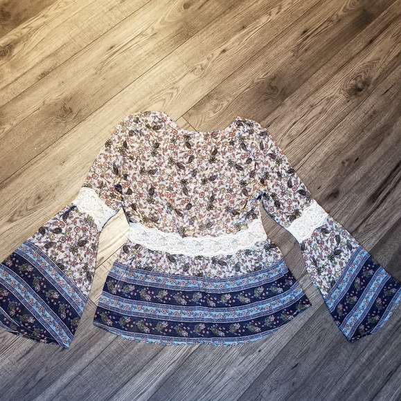 Taylor and Sage bell sleeved top from Nordstrom - Picture 2 of 3